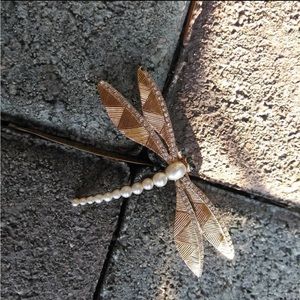 Vintage. Dragonfly Brooch Pin with Pearl Body